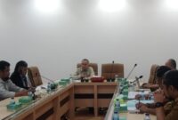 Keterangan poto : Ketua Komisi IV saat Pimpin Audensi Antara GMBI dan DPUPR Terkait Pembangunan Rumdin Kejari Lebak, pada 6/8/2024