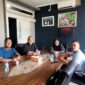 Keterangan foto : Relawan Maesyal_Intan atau yang di kenal Manis bertemu dengan bakal calon wakil bupati Kabupaten Tangerang yaitu Intan Nurul Hikmah di ruang kerjanya Ruko Alicante Block C no. 22 Gading Serpong, Kamis (15/8/2024) 