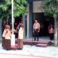 Keterangan poto : Suasana pengibaran bendera saat HUT Pramuka di Halaman SMKN 2 Rangkasbitung Kab Lebak 14/8/2024