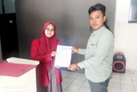 Keteranhan poto : Poto King Naga , selaku Timsus GMBI Wilter Banten saat menyerahkan surat Audensi di Kantor Kesbangpol Kab Lebak ( Doksus )