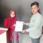 Keteranhan poto : Poto King Naga , selaku Timsus GMBI Wilter Banten saat menyerahkan surat Audensi di Kantor Kesbangpol Kab Lebak ( Doksus )