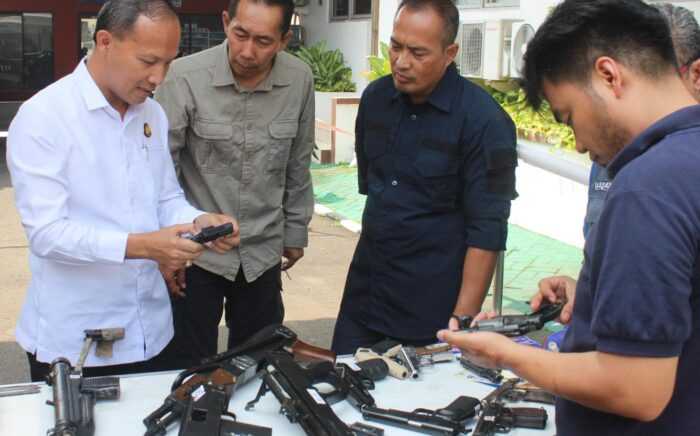 Kejari Jakarta Barat Verifikasi Barang Bukti Perkara Teroris Untuk Dimusnahkan I Teras Media