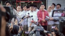 Keterangan foto : DPP Partai Gerindra menyerahkan formulir B-1 KWK kepada pasangan bakal calon Gubernur dan Wakil Gubernur Banten Andra Soni-Dimyati Natakusumah, di Kantor DPP Partai Gerindra, Jalan Harsono RM Nomor 54 Ragunan Pasar Minggu, Jakarta Selatan, pada Jumat, (23/8/2024)