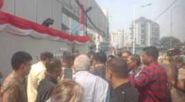 Keterangan foto : Demo di depan kampus Trisakti, Kamis (15/8/2024) 