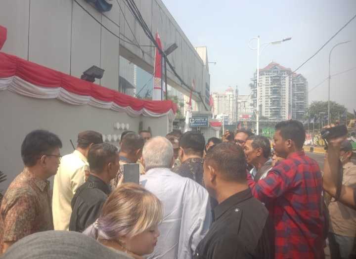Keterangan foto : Demo di depan kampus Trisakti, Kamis (15/8/2024) 