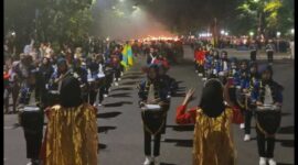 Keterangan poto : Suasana pawai obor yang di meriahkan oleh pasukan Dr Bend SMK PGRI Rangkasbitung di malam menyambut Tangggal 17 Agustus Tanggal Kemerdekaan Negara Kesatuan Republik Indonesia ( Dok Khusus )