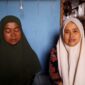 Keterangan foto : Keluarga almarhum Ilman Sadewa (31) dan Arjuna Ghuanteng (3), ayah dan anak yang tewas setelah terlindas dump truk pasir di Jalan Raya Pakuhaji, Desa Kayu Agung, Kecamatan Sepatan, Kabupaten Tangerang, Minggu (8/9/2024) 
