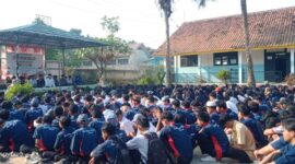 Keterangan poto : Suasana Meruah namun Penuh Khidmat Dalam Acara Jum'at Berzikir dan Mengaji yang di Selenggarakan Oleh SMK PGRI Maja pada 6/9/2024