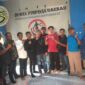 Keterangan poto : Ketua LSM GEPRUKK Provinsi Banten saat berpoto bersama  Anggota dan Jajajarannya.Dok Khusus.