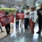 Puluhan orang menggeruduk Bank Muamalat Tower di Jl. dr Satrio kawasan Mega Kuningan Jakarta Selatan, Jumat (20/09/2024) siang.