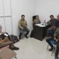 Pasca 72 orang karyawan PT Sumber Mitra Jaya (PT. SMJ) yang diduga keracunan usai makan siang. Kini masalahnya terus bergulir bagaikan bola salju, karena sudah makan korban, seorang karyawan meninggal dunia.