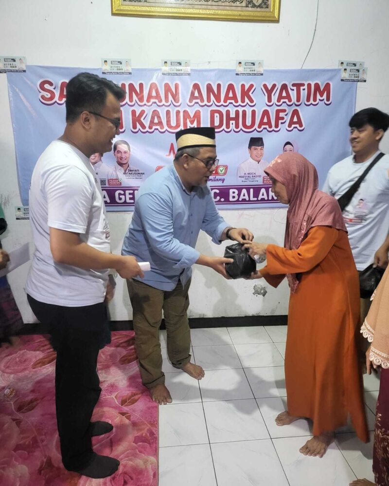 Relawan Maesyal - Intan Kabupaten Tangerang peduli puluhan anak-anak yatim dan dhuafa lewat santunan. Pembagian santunan tersebut dilakukan di Desa Gembong, Kecamatan Belaraja.