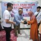 Relawan Maesyal - Intan Kabupaten Tangerang peduli puluhan anak-anak yatim dan dhuafa lewat santunan. Pembagian santunan tersebut dilakukan di Desa Gembong, Kecamatan Belaraja.