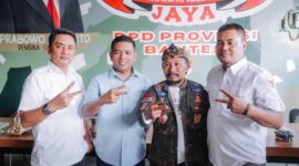 Calon Gubernur Banten nomor urut 2, Andra Soni mengunjungi markas DPD Gerakan Rakyat Indonesia Bersatu (GRIB) Jaya Provinsi Banten, di Kawasan Cipondoh, Kota Tangerang, pada Jumat (27/9/2024).