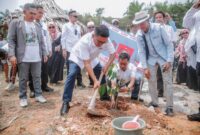Keterangan foto : penanaman pohon oleh calon gubernur Banten, sabtu (28/9/2024)