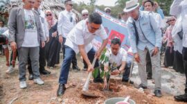 Keterangan foto : penanaman pohon oleh calon gubernur Banten, sabtu (28/9/2024) 