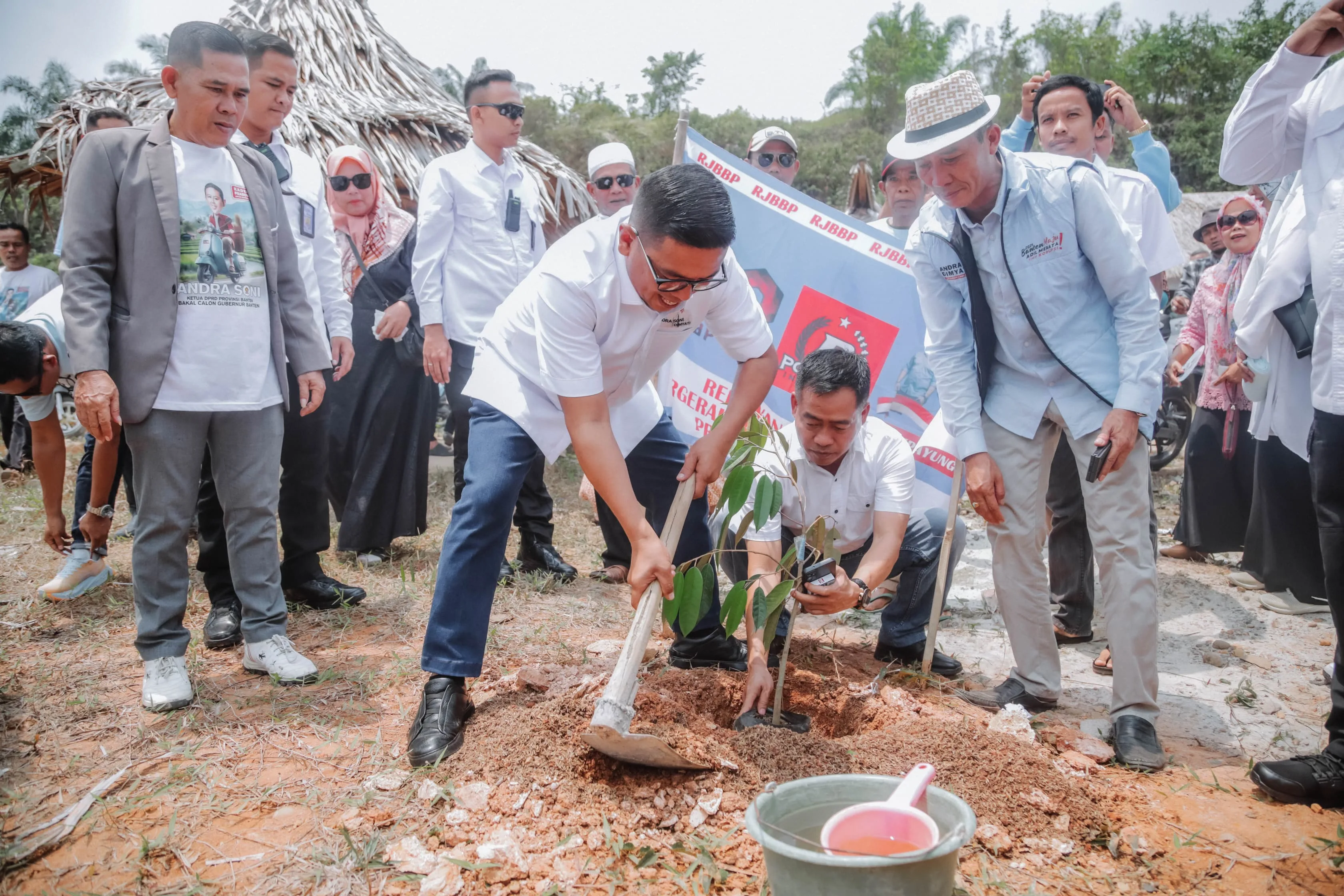 Pasukan Militan H.Oong, Siap Bergerak Menangkan Andra Soni-Dimyati I Teras Media