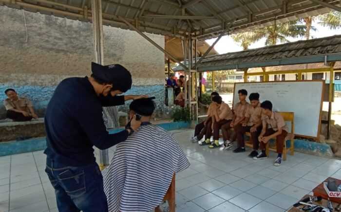 Dorong Ciptakan Kerapihan Penampilan SMK PGRI Maja Adakan Cukur Rambut Gratis Bagi Peserta Didik I Teras Media