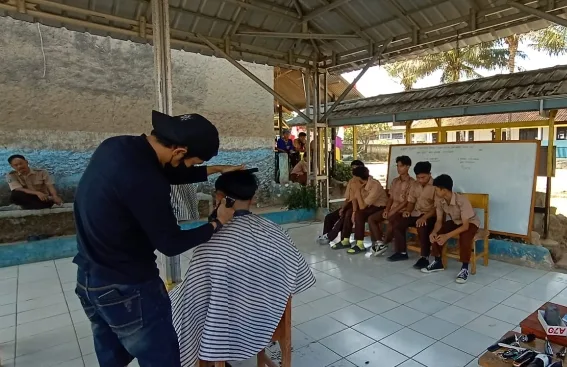 Dorong Ciptakan Kerapihan Penampilan SMK PGRI Maja Adakan Cukur Rambut Gratis Bagi Peserta Didik I Teras Media