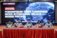 Keterangan foto : Kakanwil Kemenkumham Jabar, Masjuno, didampingi Kadivyankum Jabar, Andriensjah, (Selasa, 1/10/2024)