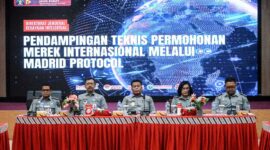 Keterangan foto : Kakanwil Kemenkumham Jabar, Masjuno, didampingi Kadivyankum Jabar, Andriensjah, (Selasa, 1/10/2024) 
