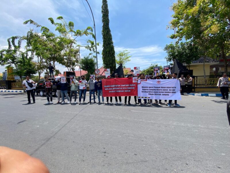 Koalisi Mahasiswa Madura Alfarisi menyebut sengkarut netralitas Aparat Penegak Hukum (APH) dalam proses politik Pilkada di Kabupaten Sampang, Jawa Timur