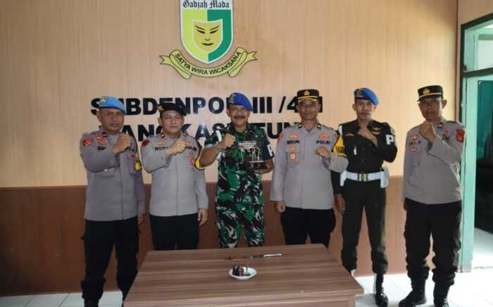 Polres Lebak Berikan Ucapan Selamat HUT TNI ke 79 ke Denpom III/4-1 Lebak