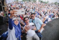 Keterangan foto : Andra Soni kampanye bareng Iti Jayabaya dan Charlie Van Houten di lebak, (Selasa, 8/10/2024)