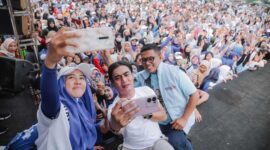 Keterangan foto : Andra Soni kampanye bareng Iti Jayabaya dan Charlie Van Houten di lebak, (Selasa, 8/10/2024) 