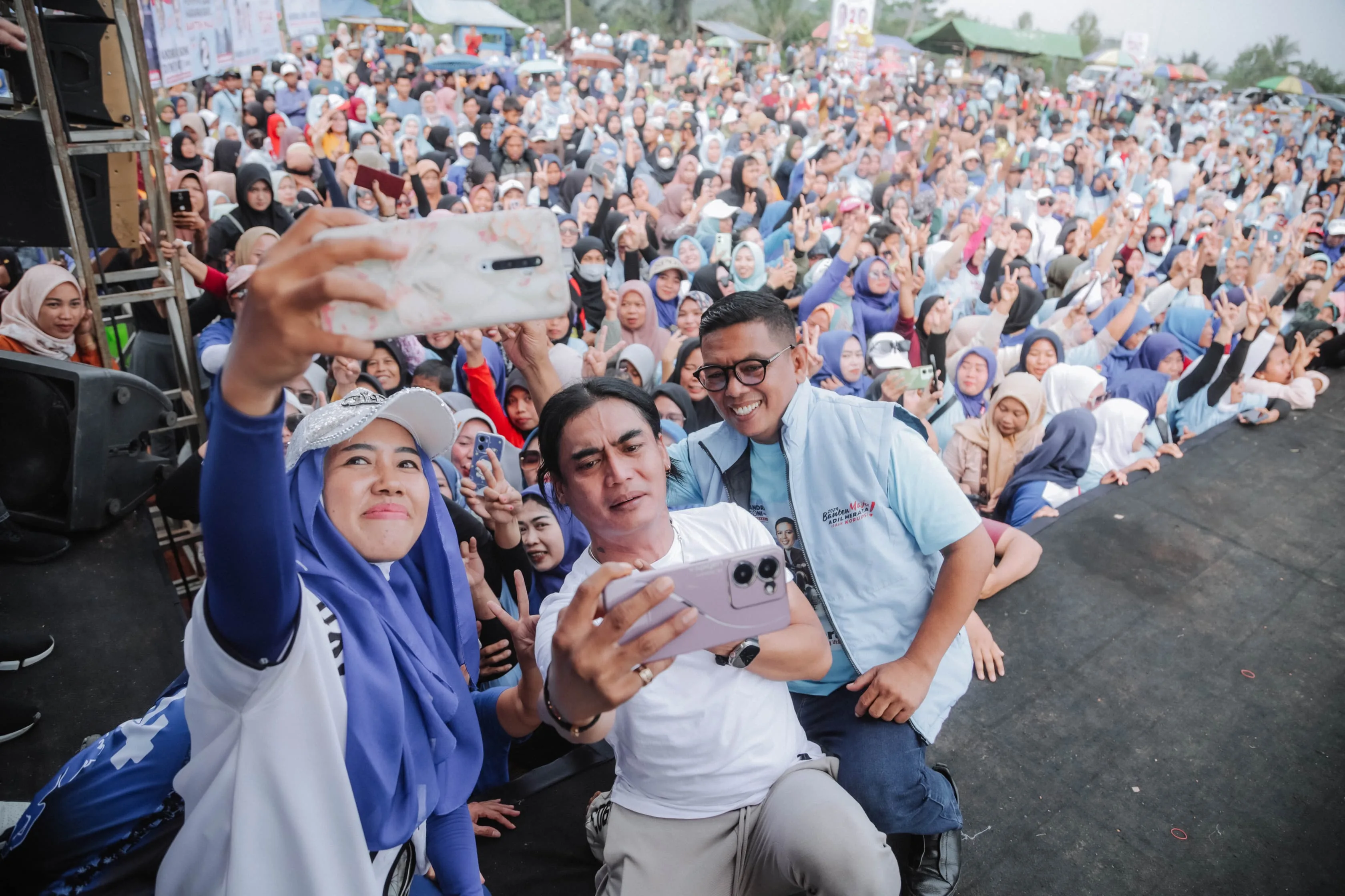 Andra Soni kampanye bareng Iti Jayabaya dan Musisi Charlie Van Houten di Lebak