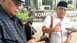 Sugeng Teguh Santoso, SH, Ketua Indonesiq Police Watch (IPW) dan Petrus Selestinus, SH, Koordinator Tim Pembela Demokrasi Indonesia (TPDI) kepada wartawan di Jakarta, Kamis (24/10/2024)