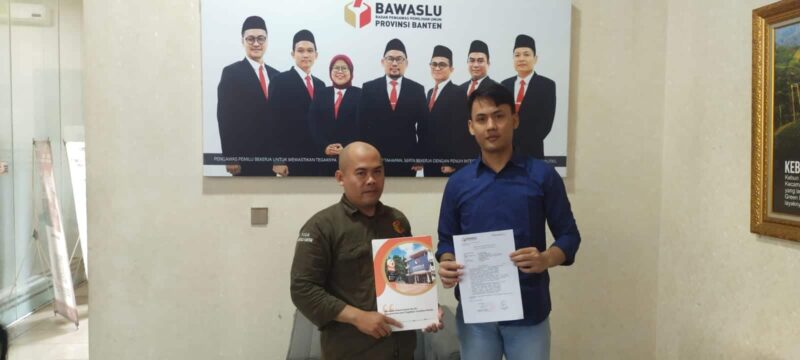 Keterangan foto : Kordinator Koalisi Masyarakat Sipil Untuk Perubahan, Syarifain, Selasa (29/10/2024) 