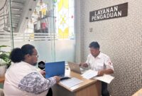 Keterangan foto : Tim Koalisi Masyarakat Banten Untuk Perubahan, Dekardo Tiarif Manalu mengatakan dugaan pelanggaran tersebut terjadi di salah satu Pondok Pesantren tepatnya di Pondok Pesantren AL Hidayah, Rabu (30/10/2024)