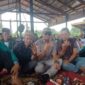Keterangan foto : Sebuah foto beredar di media sosial diduga Bupati Mahakam Ulu, Bonifasius Belawan Geh sedang mengkampanyekan anaknya saat acara Nugal di Kampung Long Gelawang, Rabu (30/10/2024) 