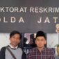 Puluhan pemuda yang tergabung dalam Pemuda Sampang Peduli Demokrasi (PSPD) menyambagi Polda Jawa Timur pada Kamis (3/10) siang. 