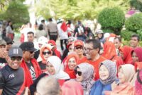 Warga Maluku Utara dan tokoh masyarakat mengapresiasi langkah pasangan calon gubernur dan wakil gubernur Maluku Utara, Sultan Husain Alting Sjah-Asrul Rasyid Ichsan (HAS) yang menggelar jalan sehat di Landmark Ternate.