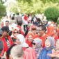 Warga Maluku Utara dan tokoh masyarakat mengapresiasi langkah pasangan calon gubernur dan wakil gubernur Maluku Utara, Sultan Husain Alting Sjah-Asrul Rasyid Ichsan (HAS) yang menggelar jalan sehat di Landmark Ternate.