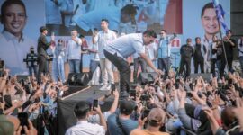 Keterangan foto : Pasangan Calon Gubernur dan Wakil Gubernur Banten Andra Soni-Dimyati Natakusumah menghadiri Konser Banten Maju di Lapangan Parigi, Pondok Aren, Kota Tangerang Selatan, pada Minggu, (17/11/2024)