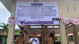 Pemerintah Desa Aliyan memasang baliho didepan aula desa, dimana berisi tentang permohonon maaf terkait tidak turunnya Dana Desa tahun 2024.
