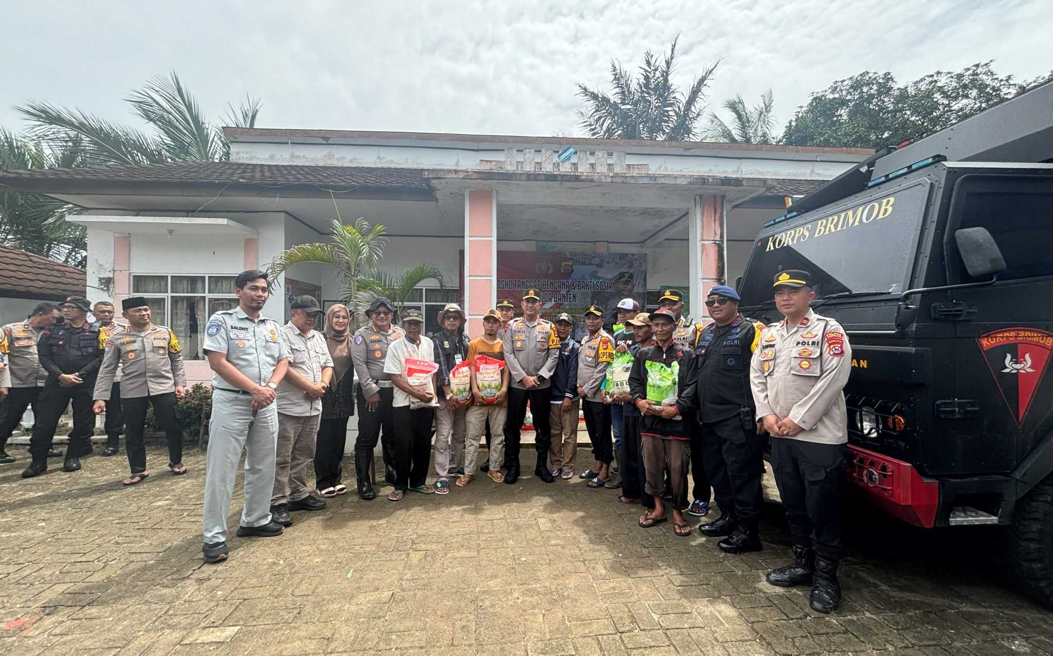 Tim Pembina Samsat Wilkum Polda Banten Gelar Baksos untuk Korban Bencana Alam Banjir I Teras Media