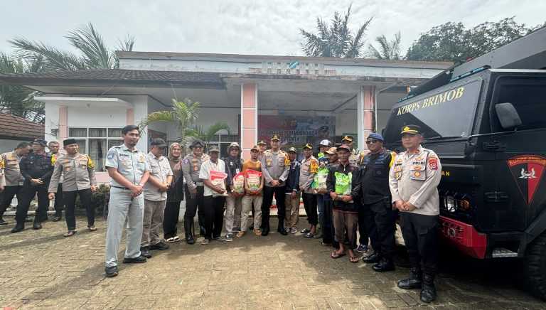 Tim Pembina Samsat Wilkum Polda Banten Gelar Baksos untuk Korban Bencana Alam Banjir I Teras Media