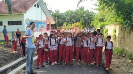 Keterangan foto : Siswa siswi yang ada di Desa Pasir Tanjung, Rabu (18/12/2024) 