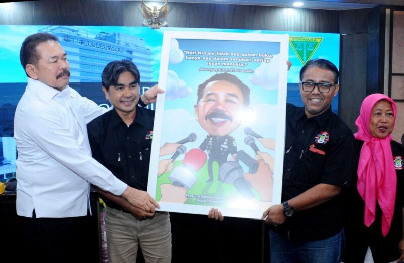 Keterangan foto : Jaksa Agung ST Burhanuddin menilai media massa penting sebagai sarana Kejaksaan RI untuk menyampaikan kinerja kepada masyarakat, Rabu (18/12/2024) 