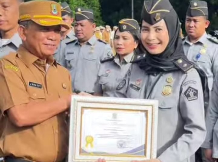 Keterangan foto : Kantor Imigrasi Kelas I Non TPI Bekasi Raih Penghargaan Inisiator Penancangan Pelayanan Publik Tahun 2025, (Senin, 13/1/2025) 