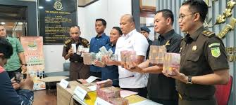 Keterangan foto : Kejaksaan Negeri (Kejari) Kota Bandung terus mengupayakan pemulihan keuangan negara melalui pelacakan aset dan pengembalian kerugian negara dari sejumlah kasus tindak pidana korupsi, Jumat (21/2/2025)