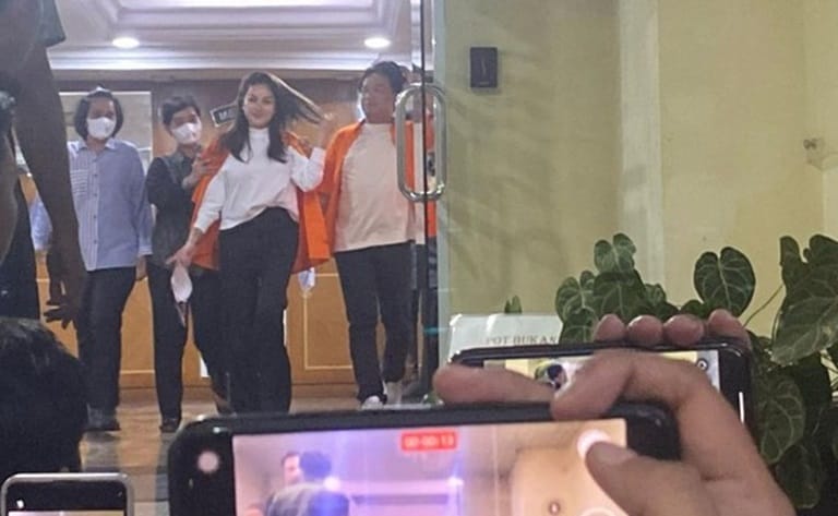Keterangan foto : Artis Nikita Mirzani saat ditahan, Selasa (4/3/2025) 