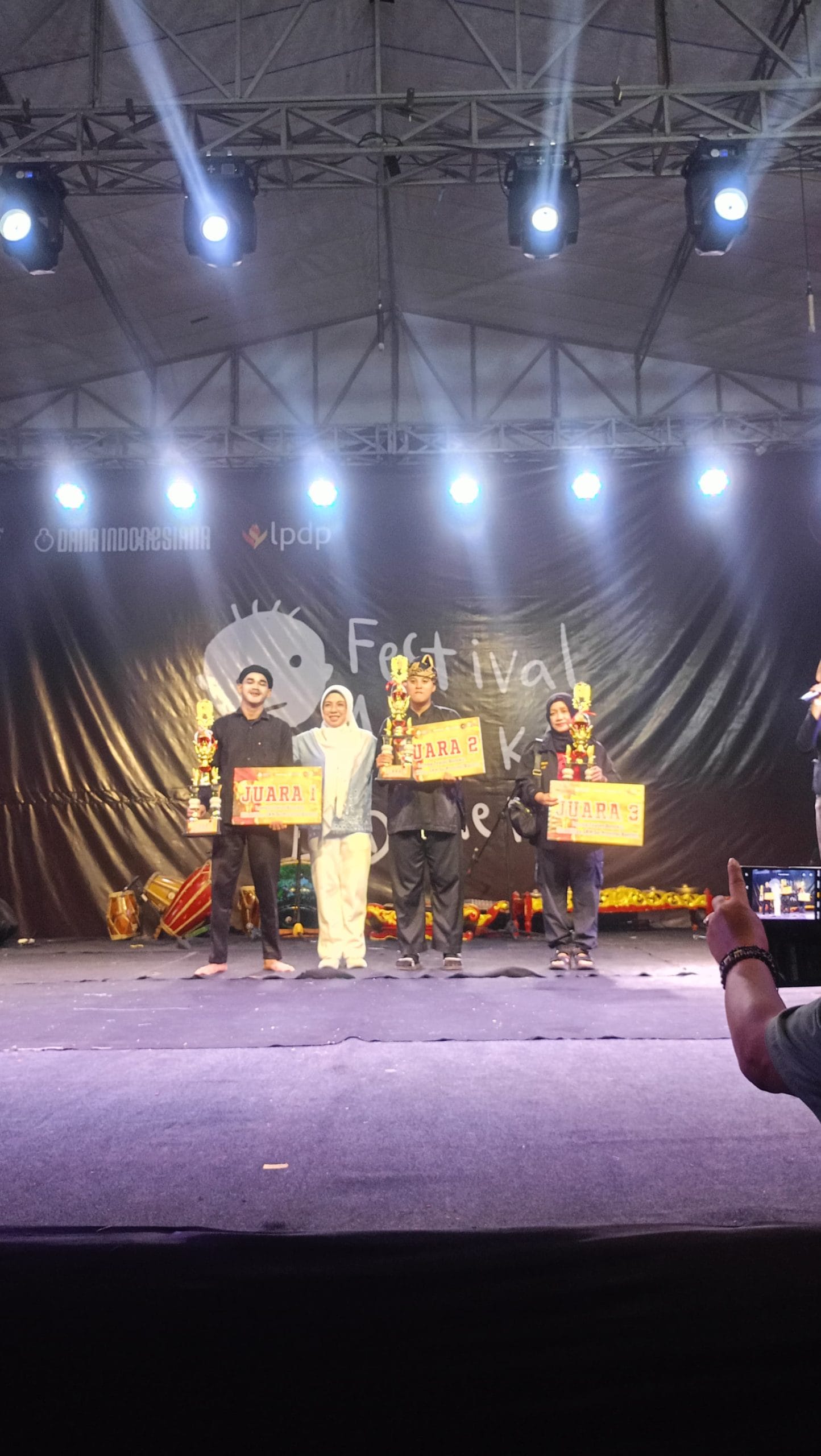 Bawa Harum Sekolah dan Lebak : Tim Teater Boneka SKh Negeri 01 Lebak Gondol Juara 1 Tingkat Provinsi 5 Bawa Harum Sekolah dan Lebak : Tim Teater Boneka SKh Negeri 01 Lebak Gondol Juara 1 Tingkat Provinsi I Teras Media