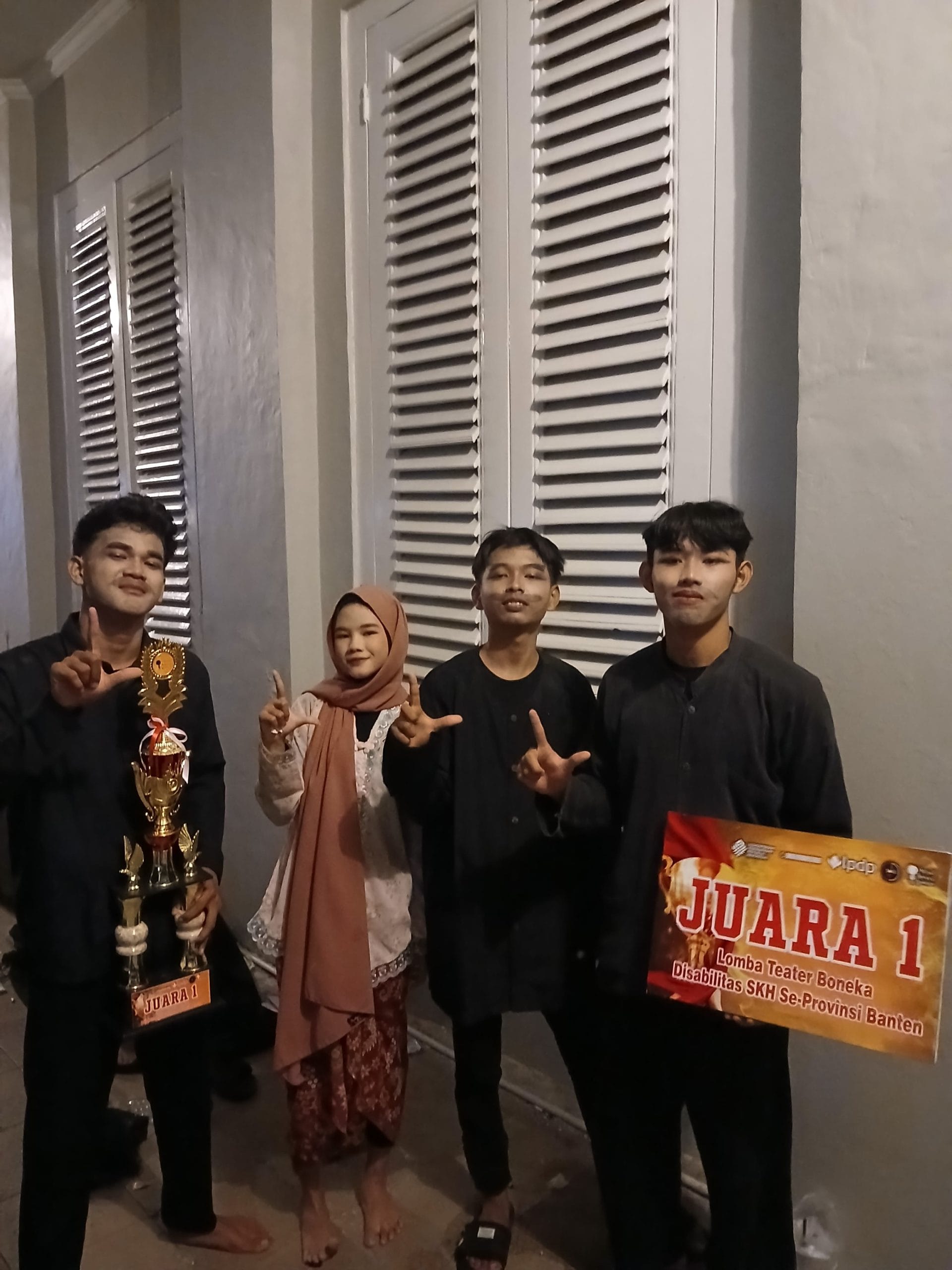 Bawa Harum Sekolah dan Lebak : Tim Teater Boneka SKh Negeri 01 Lebak Gondol Juara 1 Tingkat Provinsi 6 Bawa Harum Sekolah dan Lebak : Tim Teater Boneka SKh Negeri 01 Lebak Gondol Juara 1 Tingkat Provinsi I Teras Media