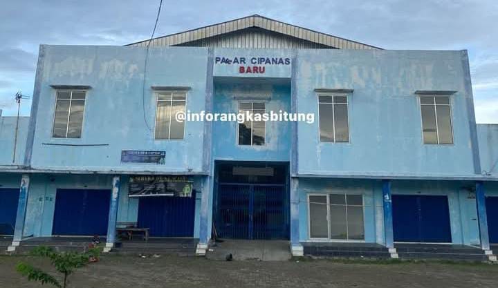 Bangunan Pasar Cipanas di Kecamatan Cipanas, Kabupaten Lebak yang menghabiskan anggaran Rp24,6 miliar terbengkalai.