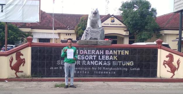 Keterangan foto : Driver Ojek Online (Ojol) asal Desa Nanggung, Kecamatan Kopo Kabupaten Serang bernama Suharjono (30) mengaku jadi korban penipuan, Kamis (8/5/2025)